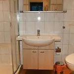 Апартаменты Schicke 150m Vom Kostenlos Wlan Grosses Schwimmbad Sauna *