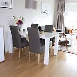 Апартаменты Schicke 150m Vom Kostenlos Wlan Grosses Schwimmbad Sauna *